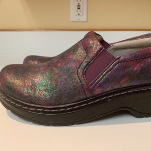 (almost NEW) Klogs Iridescent purple klogs